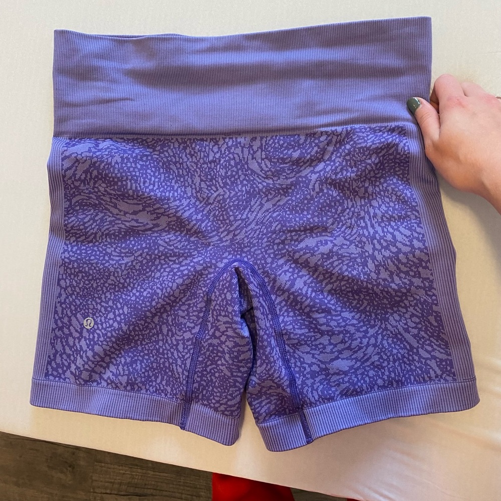 Lululemon 6” sculpt bike short